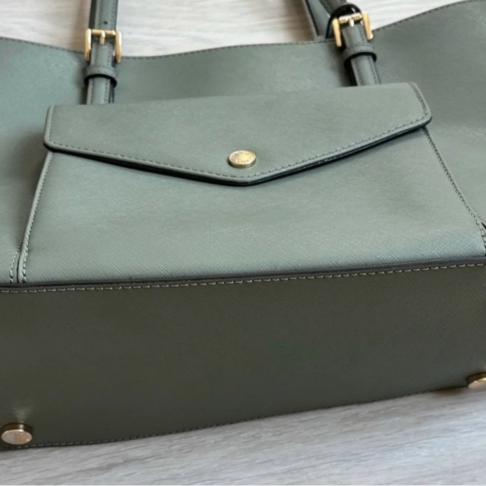 Michael Kors Jet Set Tote Bag - Picture 4 of 8